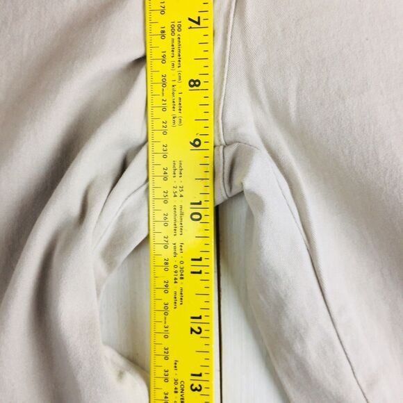 IZOD Women's Chino Khaki Beige Tan Hiking Outdoors Golf Shorts Size 12 Large - Picture 8 of 10